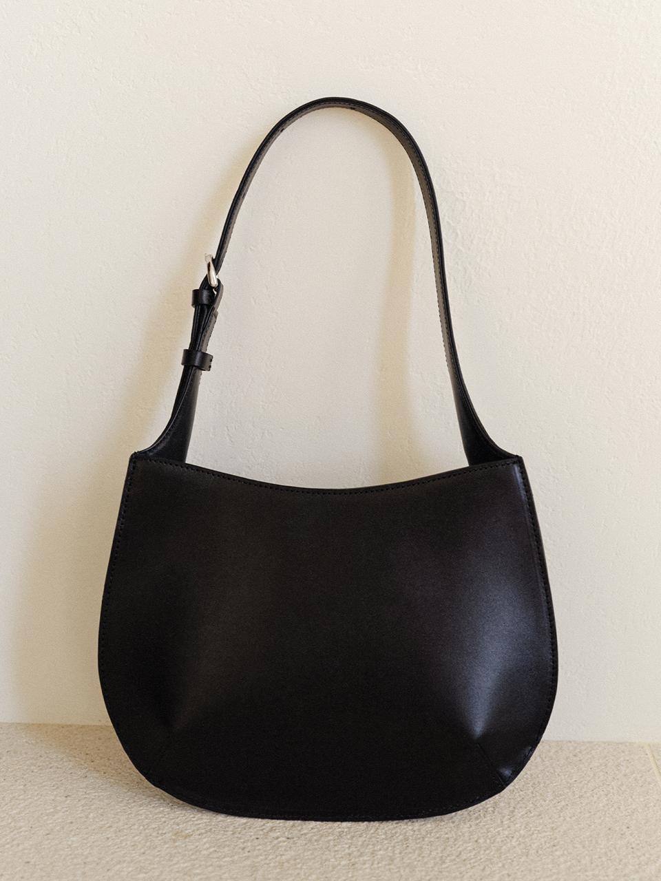 Fay Shoulder Bag [Black]