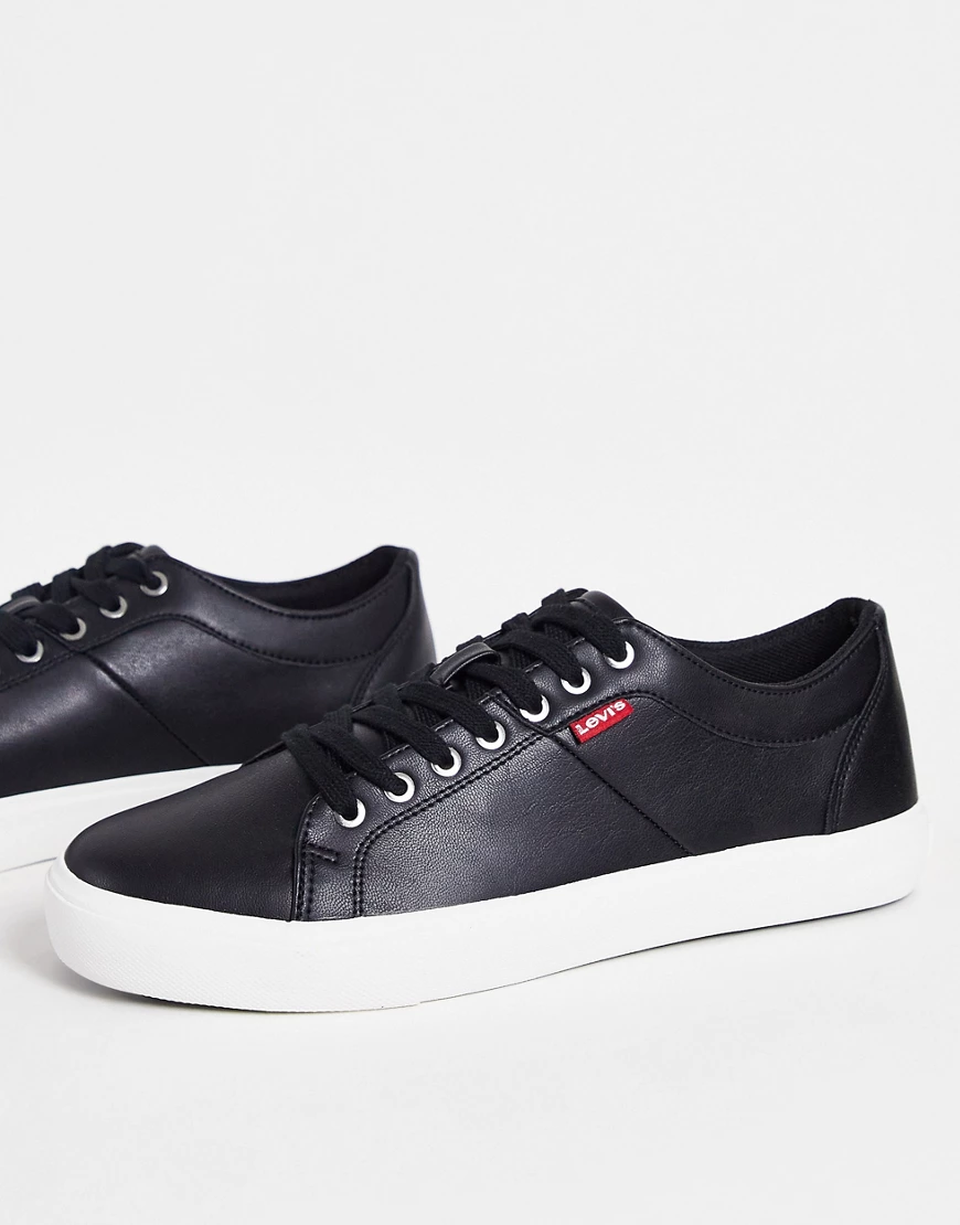 Levi's woodward trainers with small tab logo in black