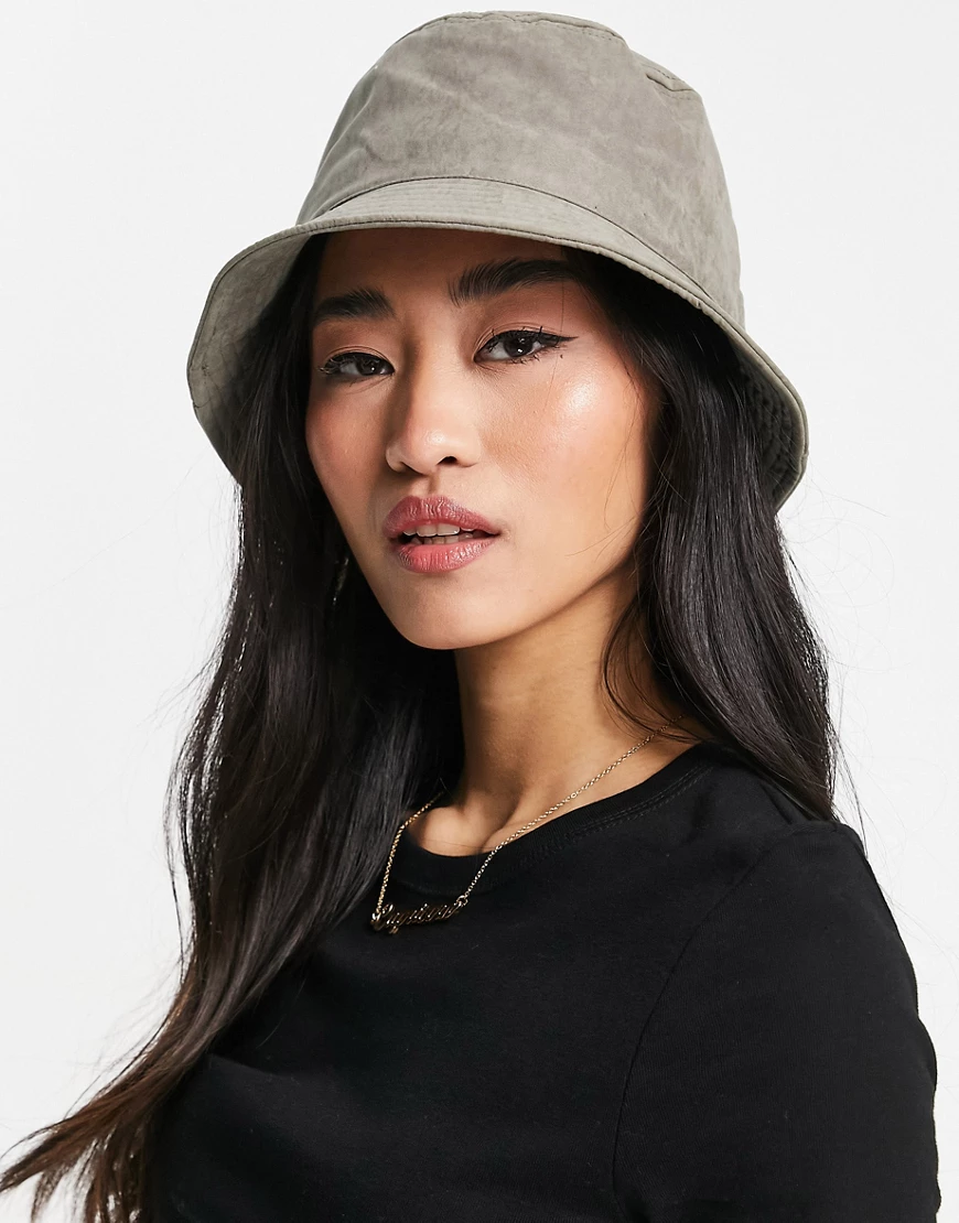 Boardmans soft feel bucket hat in green