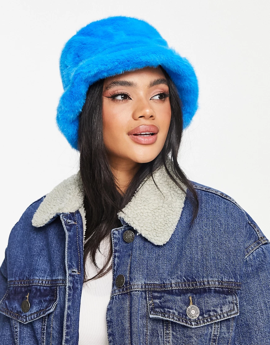 Jayley faux fur bucket hat in cobalt blue