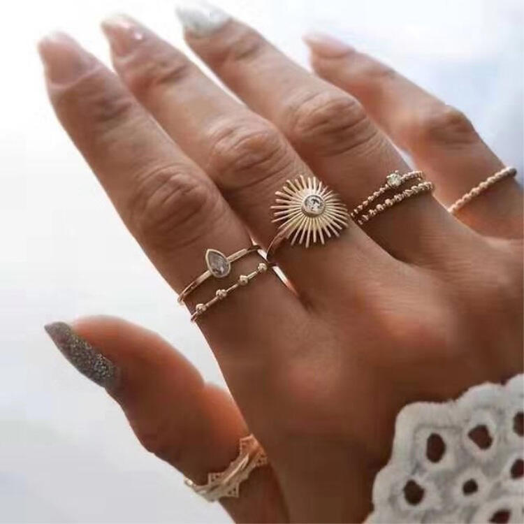 Rings 7Pcs Fashion Sunflower Rhinestone Ring Set. Size: One Size