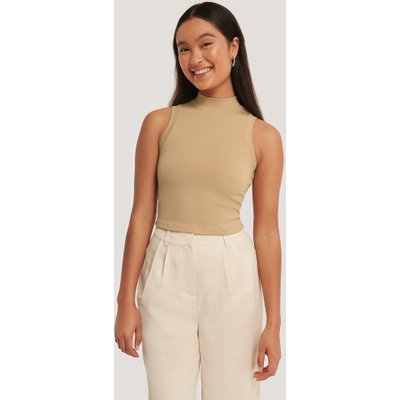 Emma Ellingsen x NA-KD High Neck Cropped Singlet - Beige