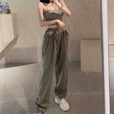 Cropped Camisole Top / Loose-Fit Pants