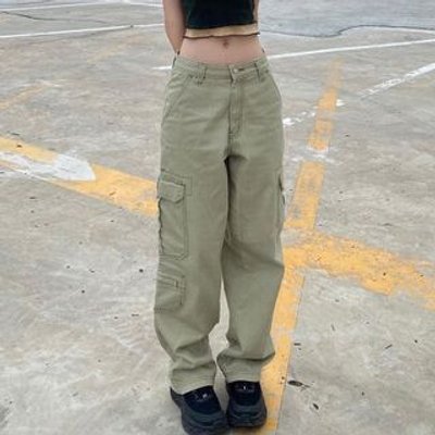 Low-Waist Wide-Leg Cargo Pants