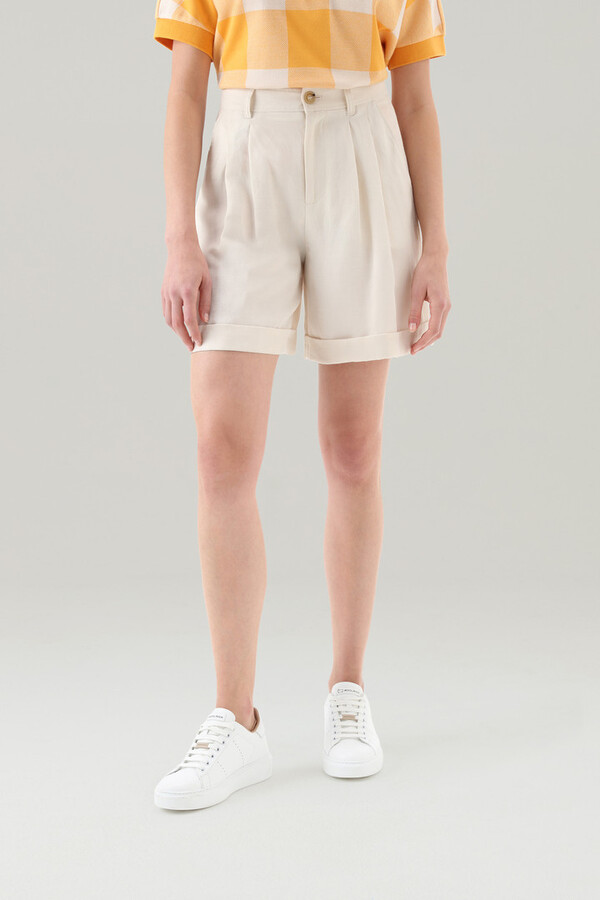 Shorts in Linen Blend with Pockets