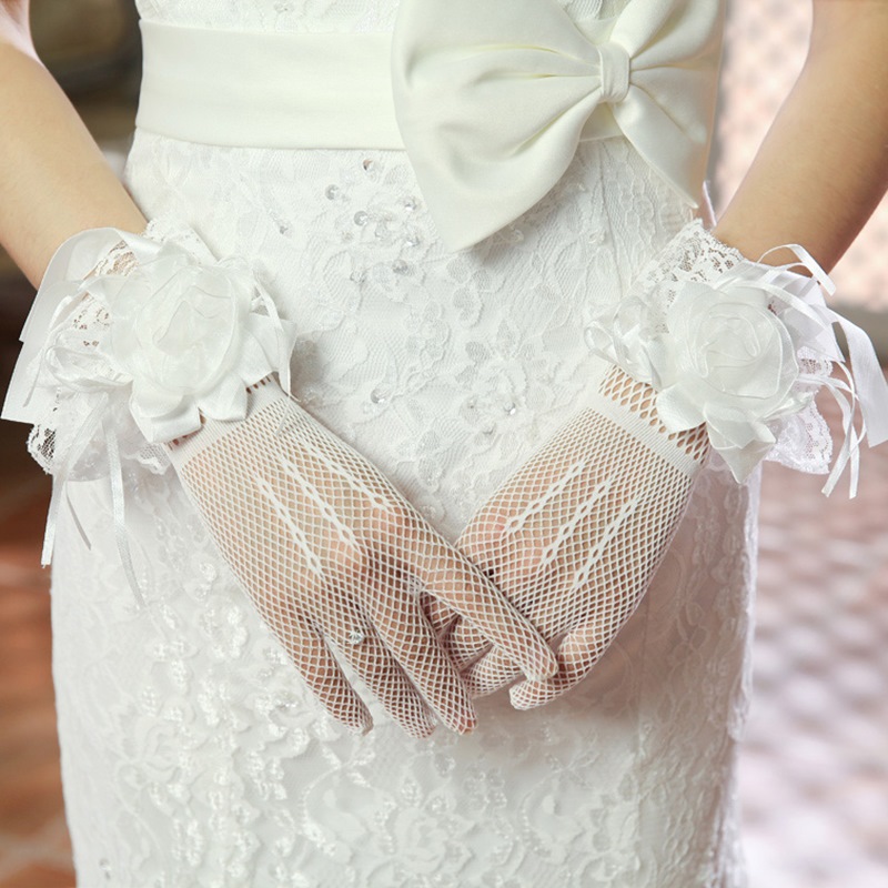 Classical Lace Flowers Wedding Gloves