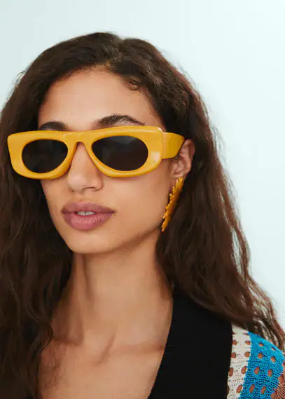 Volume frame sunglasses yellow - Woman - One size - MANGO