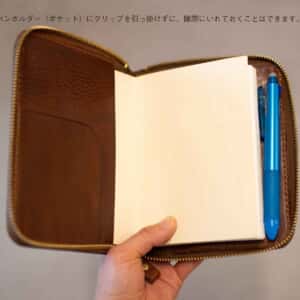 ほぼ日手帳カバー　フリクションはペン挿しに挿さずに隙間に入れてお使いください