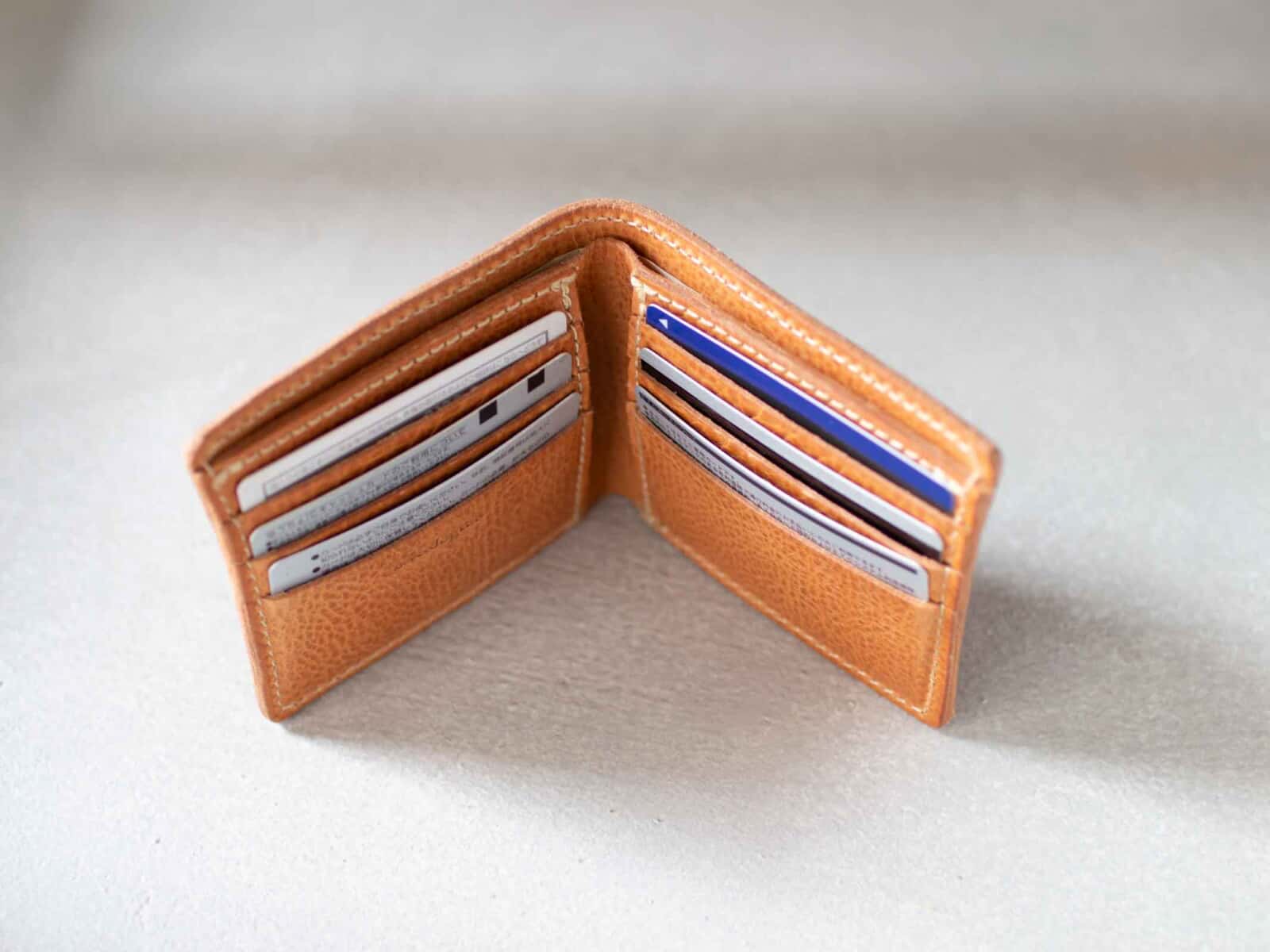 二つ折り財布（小銭入れなし）　収納例