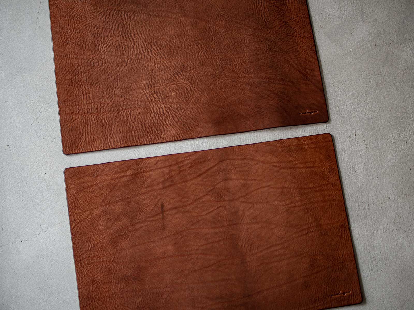 デスクマット マローネ 革の個体差