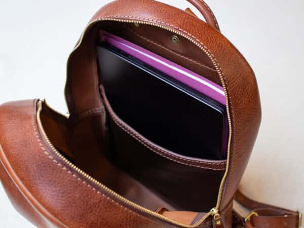 31.4×22×厚み1.5cmのPCとA4ファイルを収納