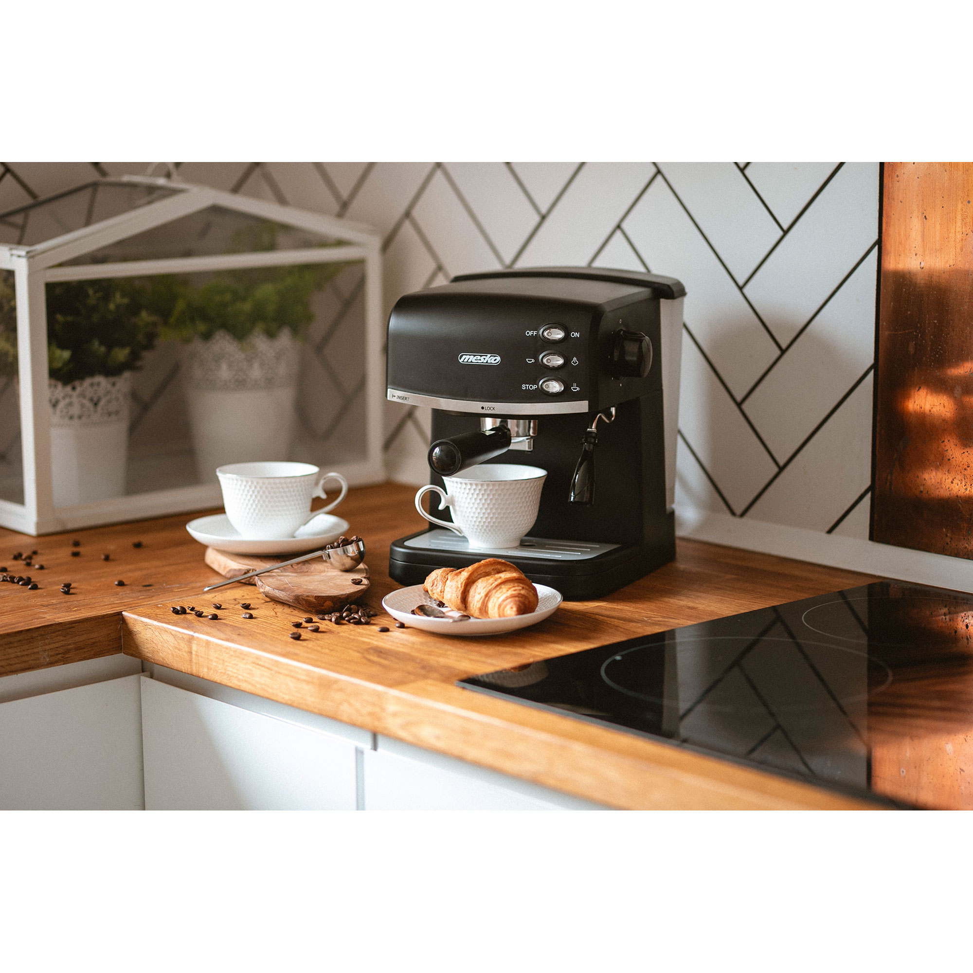 Mesko Ms 4409 Cafetera Espresso Manual 15 Bares, Depósito 1,5 L, Para Preparar Café Latte, Espresso Y Capuccino, Vaporizador Para Espumar Negro, 850