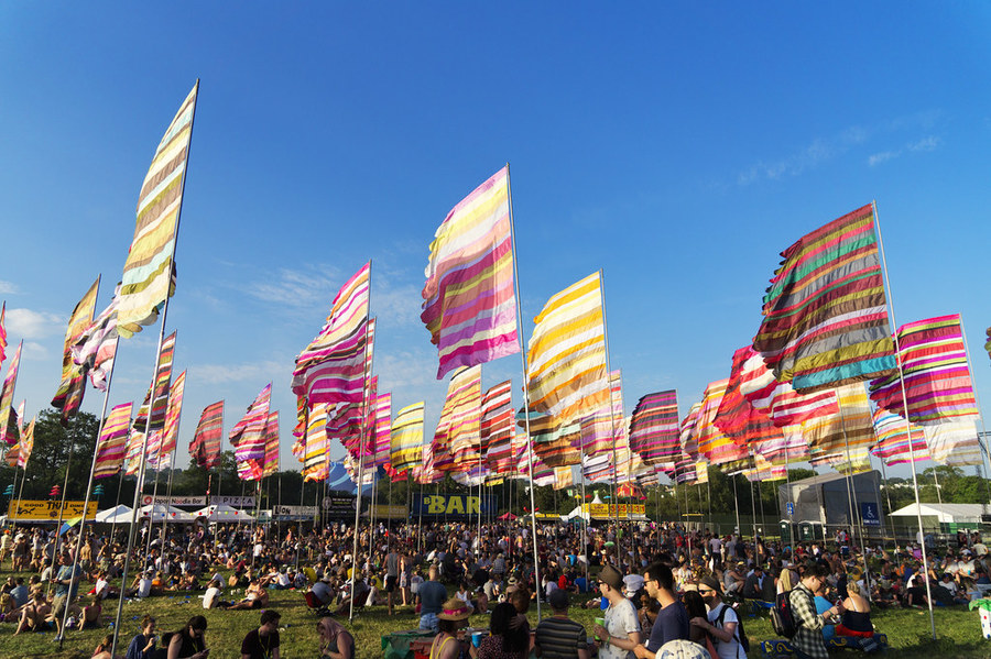 創辦人之女鬆口，世界最大的露天音樂節格拉斯頓伯立節明年6月底有望回歸！（圖為17年盛況）(photo from Flickr)