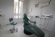 image dentiste Dr Bruno SALSOU - Dr Damien CHARRUET - Dr Marie CHABRAND