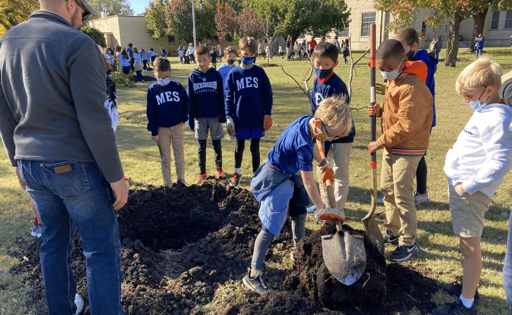 kids digging holes