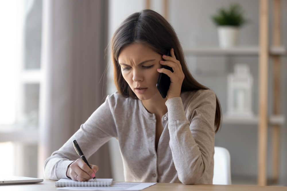 women worried and talking in her phone 