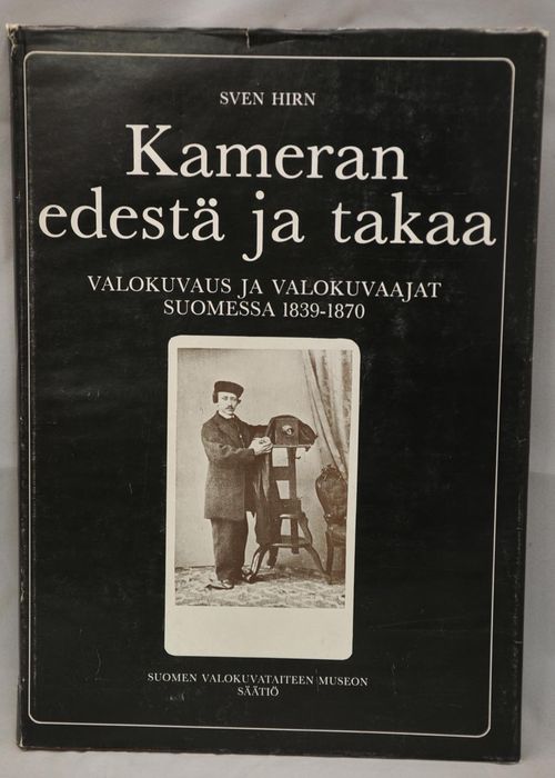 Kameran edestä ja takaa, valokuvaus ja valokuvaajat Suomessa 1839-870 - Hirn Sven | Vaisaaren kirja | Osta Antikvaarista - Kirjakauppa verkossa