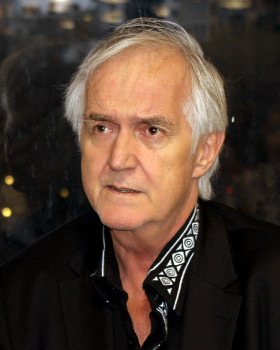 Kirjailija Henning Mankell / Antikvaari.fi