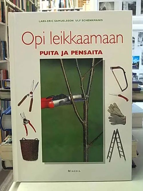 Opi leikkaamaan puita ja pensaita - Samuelsson Lars-Eric | Antikvaarinen Kirjakauppa Tessi | Osta Antikvaarista - Kirjakauppa verkossa