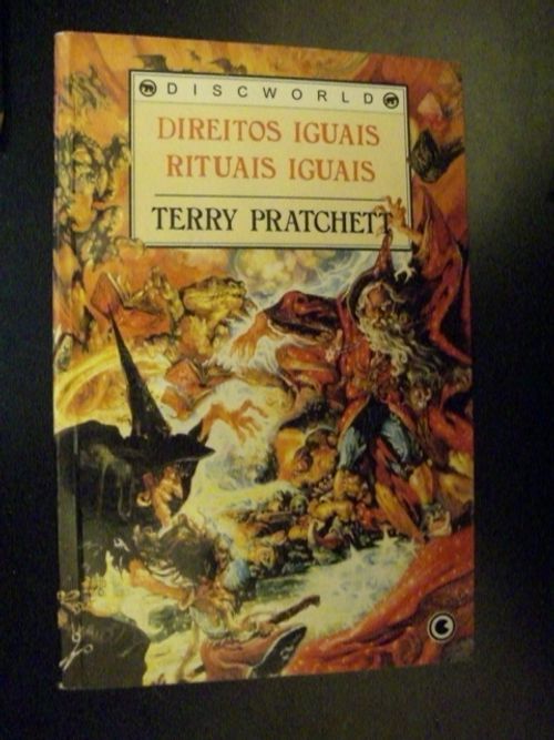 Direitos Iguais Rituais Iguais - Pratchett Terry | Divari & Antikvariaatti Kummisetä | Osta Antikvaarista - Kirjakauppa verkossa