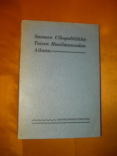 Suomen ulkopolitiikka toisen maailmansodan aikana. Erikoiskomitean toimittama | Divari & Antikvariaatti Kummisetä | Osta Antikvaarista - Kirjakauppa verkossa