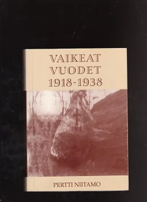 Vaikeat vuodet 1918-1938 - Niitamo Pertti | Antikvaarinen kirjakauppa T. Joutsen | Osta Antikvaarista - Kirjakauppa verkossa