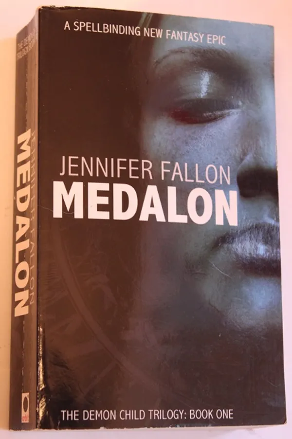 Medalon - the demon child trilogy : book one - Fallon Jennifer | Cityn Kirja | Osta Antikvaarista - Kirjakauppa verkossa