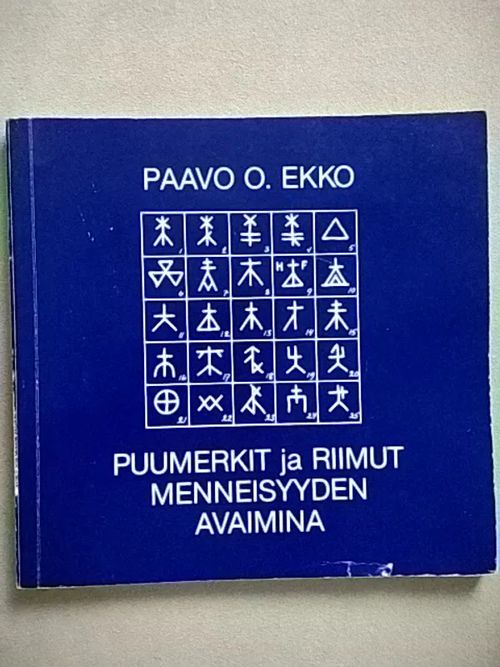 Puumerkit ja riimut menneisyyden avaimina : Lounaissuomalainen puumerkki ja sen historialliset yhteydet. Kokemäenjokivarren riimupuumerkit - Ekko Paavo O. | Helsingin Antikvariaatti | Osta Antikvaarista - Kirjakauppa verkossa