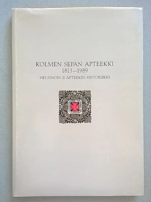 Kolmen Sepän Apteekki 1813 - 1989 : Helsingin II Apteekin historiikki - Vuoteen 1963 asti Kauppatorin apteekki, alkuperäiseltä nimeltään Kaupungin apteekki - Vuori Jukka | Helsingin Antikvariaatti | Osta Antikvaarista - Kirjakauppa verkossa