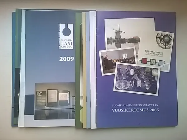 Suomen Lasimuseon ystävät vuosikertomukset 2006, 2008, 2009, 2010, 2011 ja Suomen Lasimuseon vuosikertomukset 2008, 2009, 2010, 2011 | Helsingin Antikvariaatti | Osta Antikvaarista - Kirjakauppa verkossa