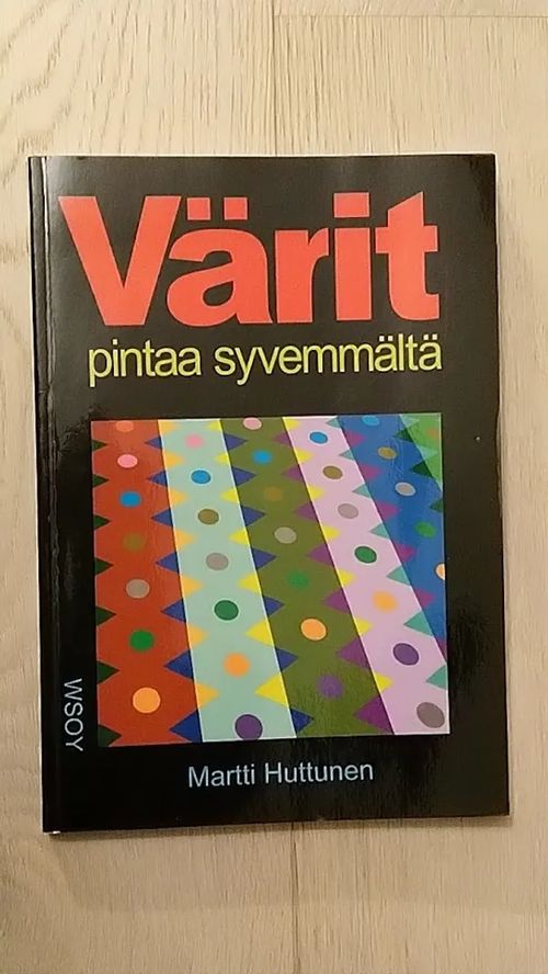 Värit pintaa syvemmältä - Huttunen Martti | Helsingin Antikvariaatti | Osta Antikvaarista - Kirjakauppa verkossa