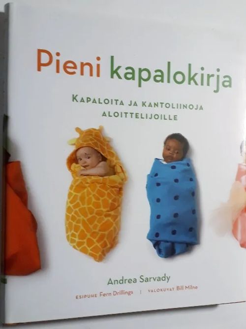 Pieni kapalokirja - Kapaloita ja kantoliinoja aloittelijoille - Sarvady Andrea | Antikvariaatti Hämähäkki | Osta Antikvaarista - Kirjakauppa verkossa