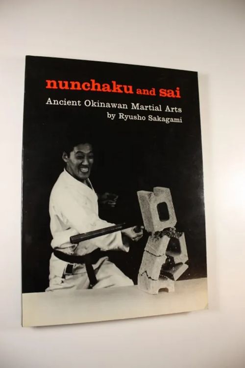 Nunchaku and sai : Ancient Okinawan Martial Arts (UUDENVEROINEN) - Sakagami, Ryusho | Finlandia Kirja | Osta Antikvaarista - Kirjakauppa verkossa