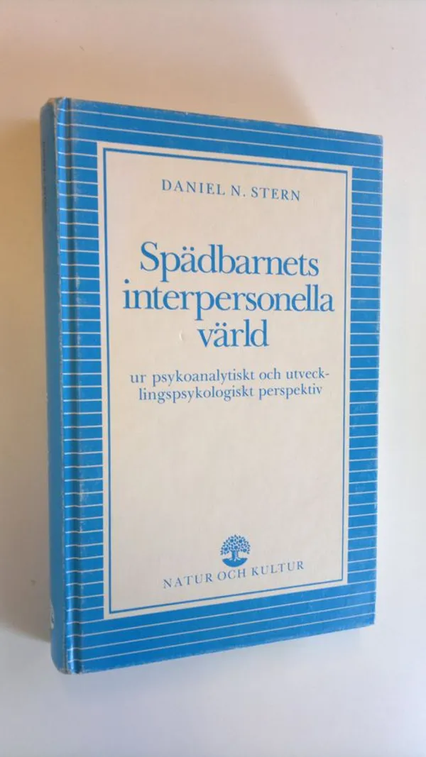 Spädbarnets interpersonella värld - ur psykoanalytiskt och utvecklingspsykologiskt perpektiv - Stern, Daniel N. | Antikvaari - kirjakauppa verkossa