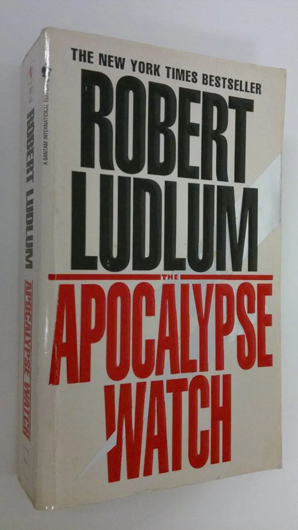 Apocalypse watch - Ludlum, Robert | Finlandia Kirja | Osta Antikvaarista - Kirjakauppa verkossa