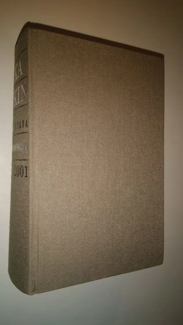 Kuka kukin on 2001 : henkilötietoja nykypolven suomalaisista | Finlandia Kirja | Osta Antikvaarista - Kirjakauppa verkossa