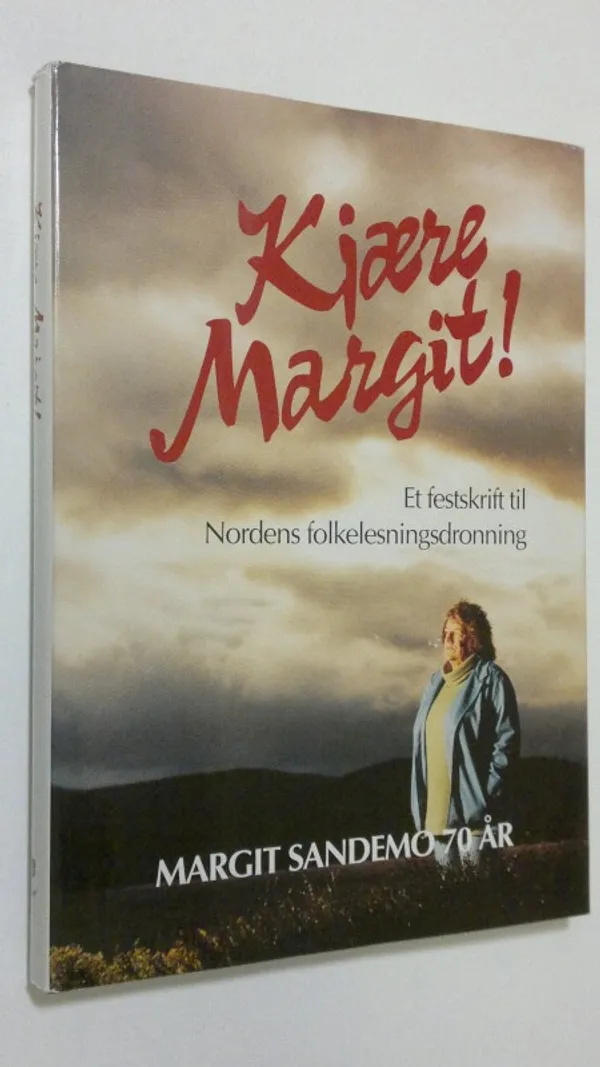 Kjaere Margit! : Et festskrift til Nordens folkelesningsdronning Margit Sandemo 70 år | Finlandia Kirja | Osta Antikvaarista - Kirjakauppa verkossa