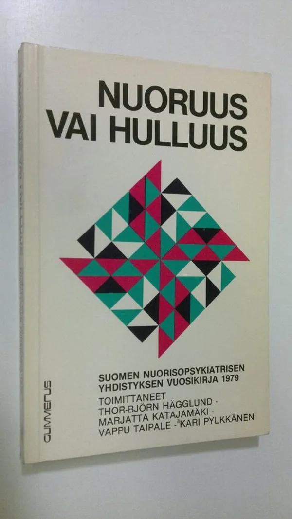 Nuoruus vai hulluus : Suomen nuorisopsykiatrisen yhdistyksen vuosikirja I 1979 | Antikvaari - kirjakauppa verkossa