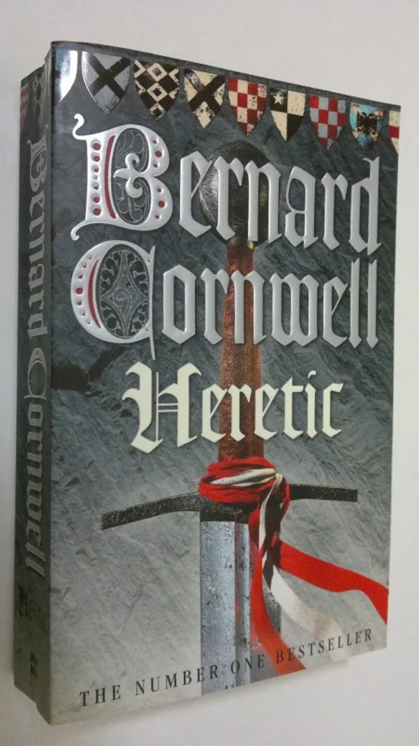 Heretic - Cornwell, Bernard | Finlandia Kirja | Osta Antikvaarista - Kirjakauppa verkossa