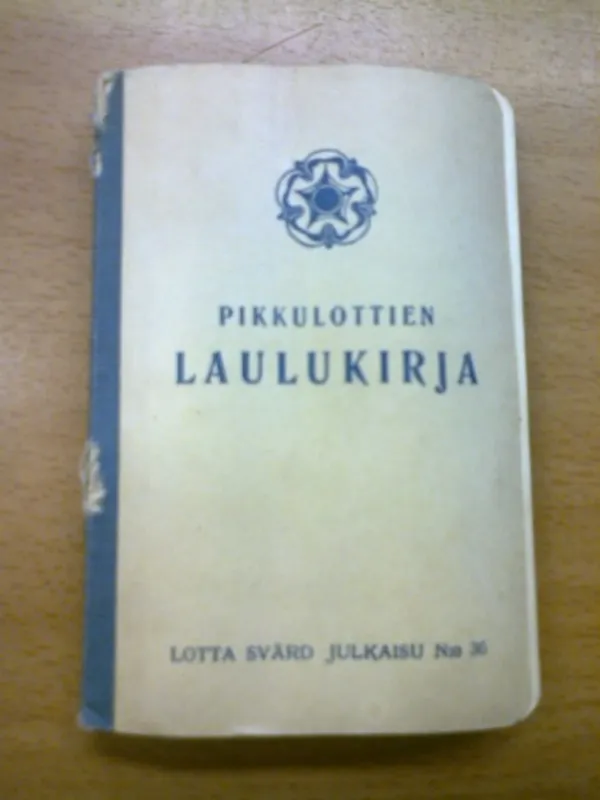 Pikkulottien laulukirja - Lotta Svärd julkaisu No 36 - Karttunen Hilja, Kuosmanen Kerttu (toimittaneet) | Kirja Waldemar | Osta Antikvaarista - Kirjakauppa verkossa