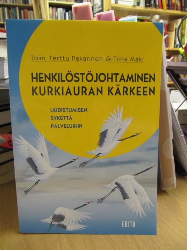 Henkilöstöjohtaminen kurkiauran kärkeen - uudistumisen sykettä palveluihin - Pakarinen Terttu, Mäki Tiina | Kirja Waldemar | Osta Antikvaarista - Kirjakauppa verkossa