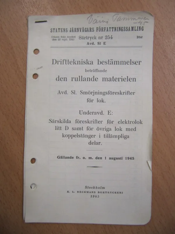 Drifttekniska bestämmelser beträffande den rullande materielen. Avd. SI. Smörjningsföreskrifter för lok. Underavd. E: Särsklida föreskrifter för elektrolok litt D samt för övriga lok med koppelstänger i tillämpliga delar. (Avd SI E) | Kirja Waldemar | Osta Antikvaarista - Kirjakauppa verkossa