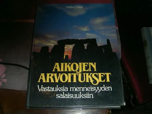 Aikojen arvoitukset - vastauksia menneisyyden salaisuuksiin | Tomin antikvariaatti | Osta Antikvaarista - Kirjakauppa verkossa