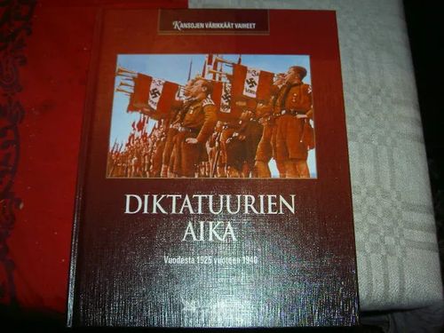 Kansojen värikkäät vaiheet : Diktatuurien aika - Toimituskunta | Tomin antikvariaatti | Osta Antikvaarista - Kirjakauppa verkossa