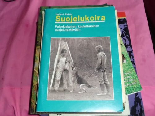 Suojelukoira - Palveluskoiran kouluttaminen suojelutehtävään - Raiser Helmut | Tomin antikvariaatti | Osta Antikvaarista - Kirjakauppa verkossa