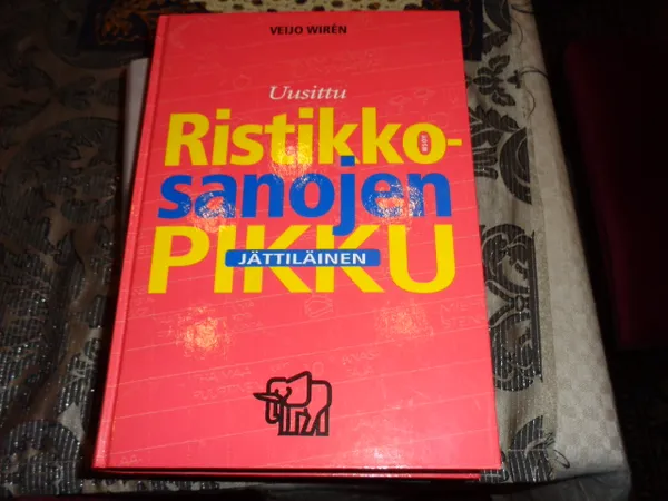 Uusittu Ristikkosanojen pikkujättiläinen - Veijo Wiren | Tomin antikvariaatti | Osta Antikvaarista - Kirjakauppa verkossa