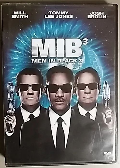 Men in Black III - MIB 3 - Komedia vuodelta 2012 ohjaus Barry Sonnenfeld pääosissa Will Smith - Tommy Lee Jones - Josh Brolin ja Alice Eve. | Antikvaari Kirja- ja Lehtilinna / Raimo Kreivi | Osta Antikvaarista - Kirjakauppa verkossa