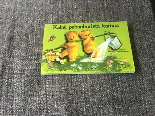 Kaksi pahankurista karhua - Pieni kohokuvakirja | Antikvariaatti Bookkolo | Osta Antikvaarista - Kirjakauppa verkossa