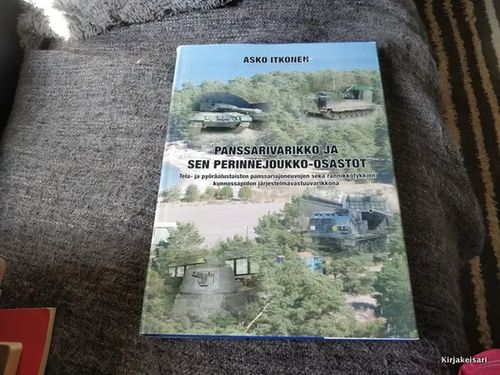 Panssarivarikko ja sen perinnejoukko-osastot - Tela- ja pyöräalustaisten panssariajoneuvojen sekä rannikkotykkien kunnossapidon järjestelmävastuuvarikkona. - Itkonen Asko | Antikvariaatti Bookkolo | Osta Antikvaarista - Kirjakauppa verkossa