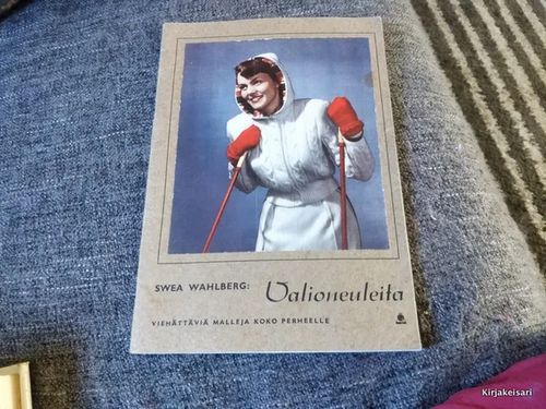 Valioneuleita - Wahlberg Swea | Antikvariaatti Bookkolo | Osta Antikvaarista - Kirjakauppa verkossa